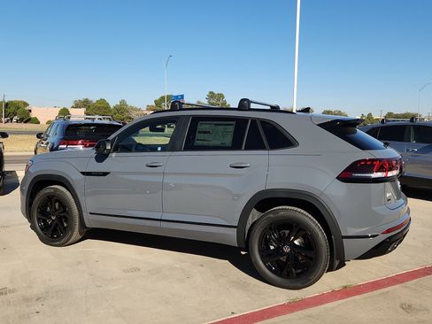 New 2026 Volkswagen Atlas Cross Sport SEL R-Line image 4