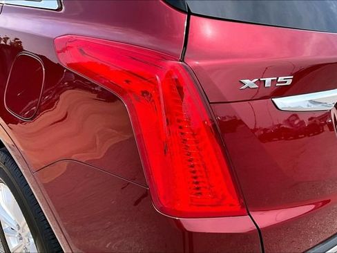 Used 2017 Cadillac XT5 FWD image 32