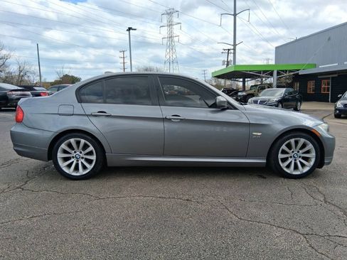 Used 2009 BMW 328i xDrive Sedan AWD/4WD image 5