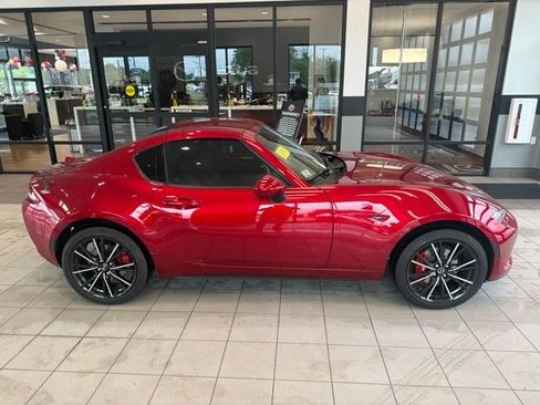 Used 2024 MAZDA MX-5 Miata RF Grand Touring RWD image 4