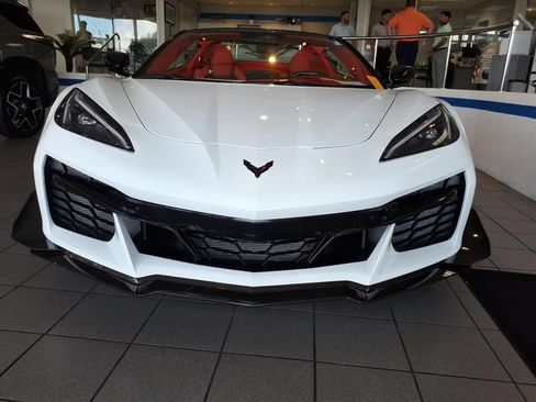 Used 2026 Chevrolet Corvette Z06 RWD image 8