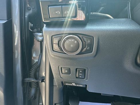 Used 2022 Ford F250 Lariat w/ Black Appearance Package AWD/4WD image 17