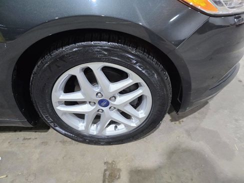 Used 2015 Ford Fusion SE FWD image 18