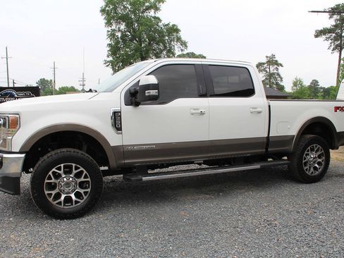 Used 2021 Ford F250 Lariat w/ Lariat Ultimate Package AWD/4WD image 3