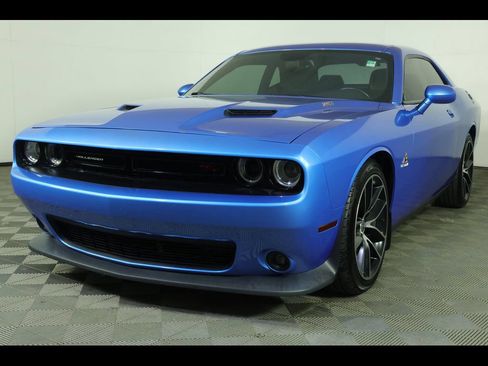 Used 2016 Dodge Challenger R/T Scat Pack w/ Leather Interior Group RWD image 1