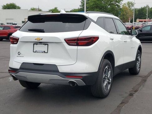Used 2025 Chevrolet Blazer LT FWD image 3