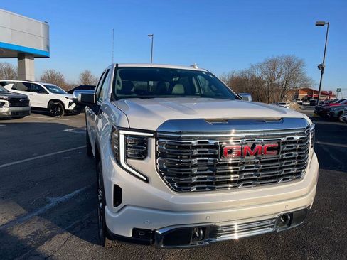 Used 2023 GMC Sierra 1500 Denali w/ Denali Reserve Package AWD/4WD image 8