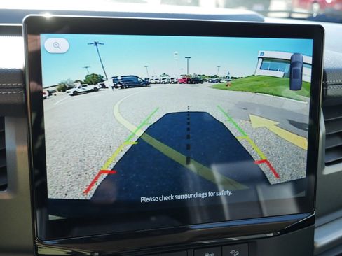 Certified 2024 Ford Expedition XLT image 32