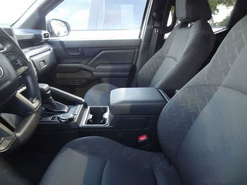 Used 2025 Toyota Tacoma SR5 AWD/4WD image 8