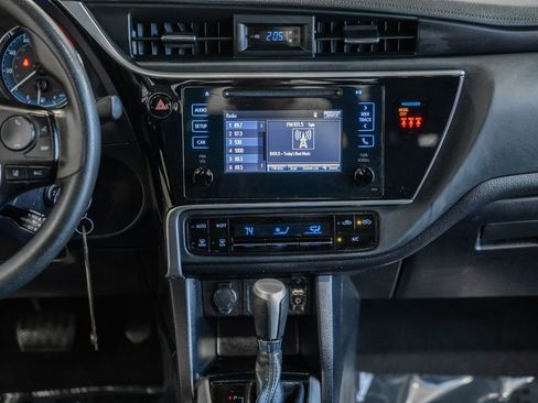 Used 2019 Toyota Corolla LE image 17