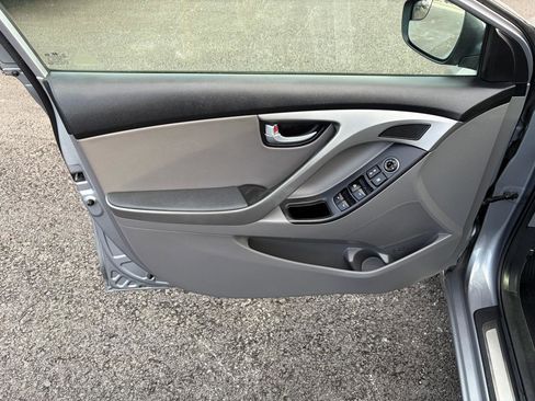 Used 2015 Hyundai Elantra Limited image 9