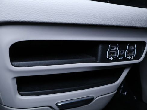 Used 2023 Chrysler Voyager LX image 32