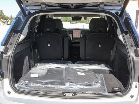 New 2025 Volvo EX90 Plus image 21