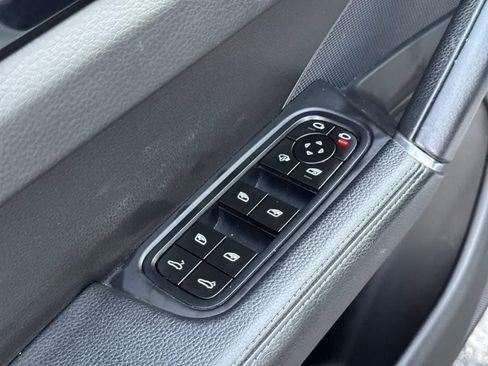 Used 2023 Porsche Cayenne image 16