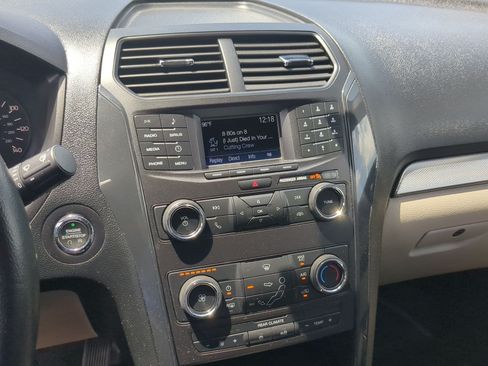 Used 2019 Ford Explorer XLT FWD image 18
