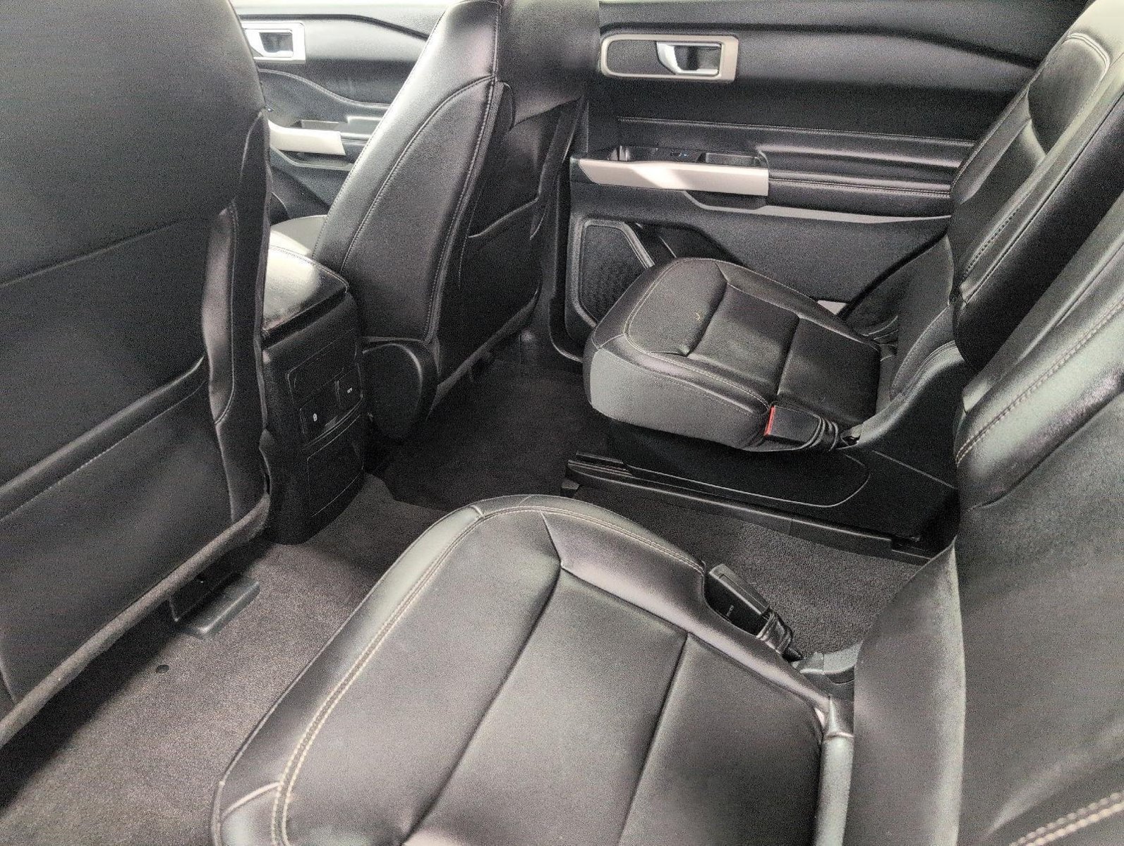 Used 2024 Ford Explorer XLT w/ Equipment Group 202A AWD/4WD image 50