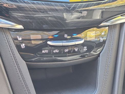 Used 2020 Cadillac XT6 Premium Luxury image 17