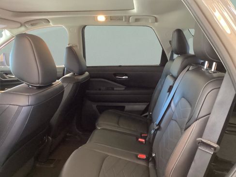 Certified 2025 Nissan Pathfinder Platinum w/ Cargo Package AWD/4WD image 23