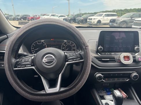Used 2019 Nissan Altima 2.5 SR FWD image 18