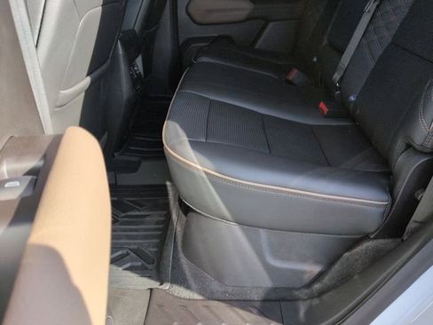 Certified 2025 GMC Canyon Denali image 23