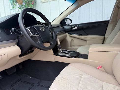 Used 2013 Toyota Camry LE FWD image 10