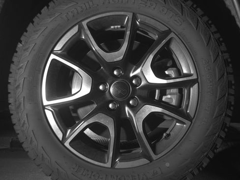 Used 2025 Jeep Compass Trailhawk image 13