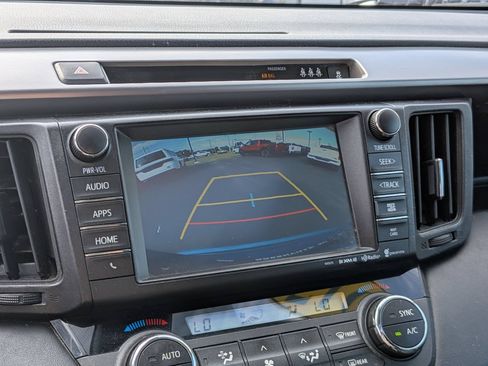 Used 2017 Toyota RAV4 XLE FWD image 19