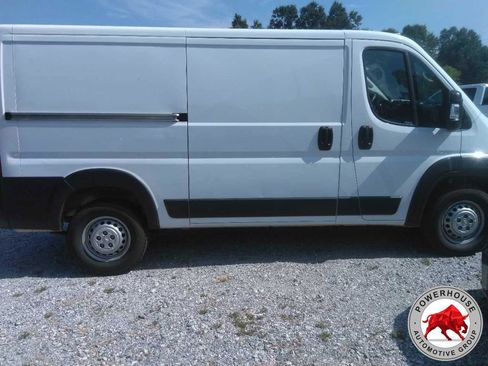 Used 2025 RAM ProMaster 2500 w/ Convenience Group FWD image 4