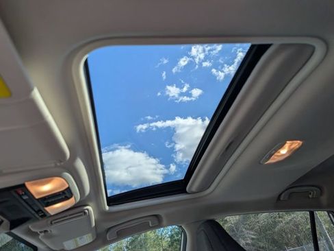 Used 2024 Subaru Crosstrek 2.0i Premium image 17