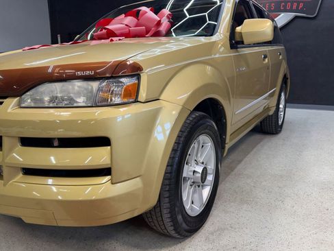 Used 2002 Isuzu Axiom XS RWD image 4