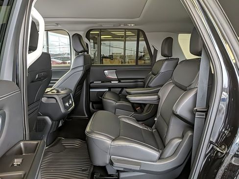 Certified 2025 Ford Expedition Max Platinum image 15