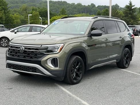 Used 2024 Volkswagen Atlas Peak Edition SE AWD/4WD image 10