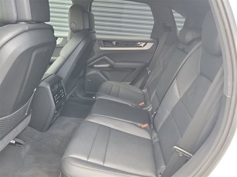 Used 2025 Porsche Cayenne Base image 24
