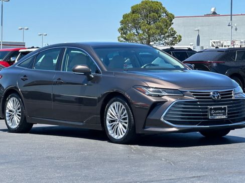 Used 2020 Toyota Avalon Limited w/ Advanced Safety Package FWD image 5