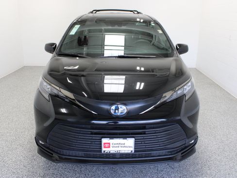 Used 2024 Toyota Sienna XLE Woodland Edition AWD/4WD image 3