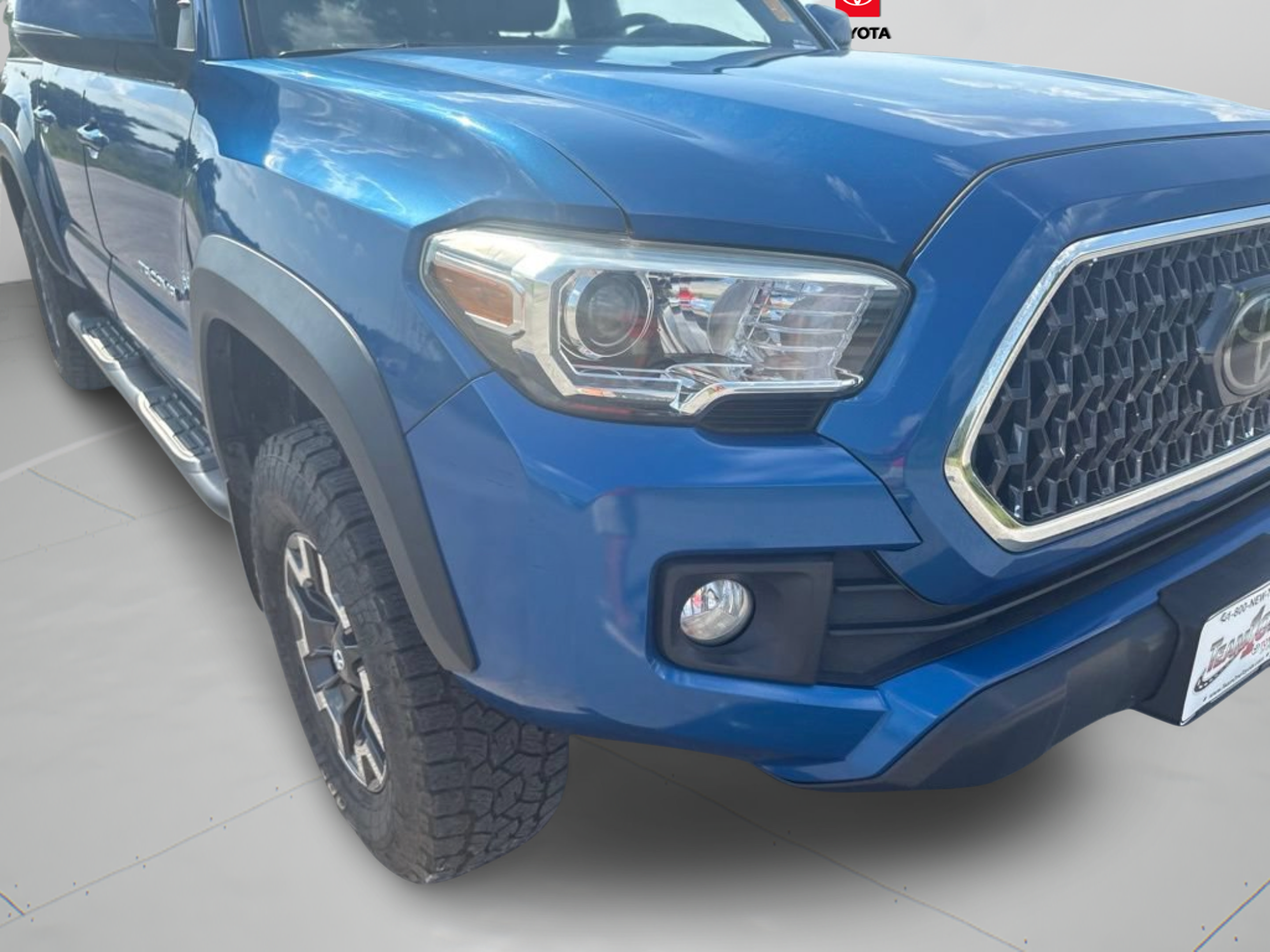 Used 2018 Toyota Tacoma TRD Off-Road AWD/4WD image 26