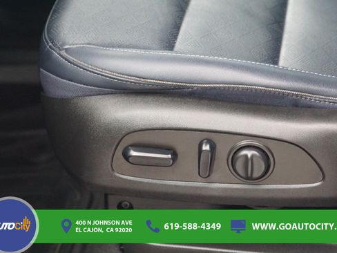 Used 2022 Chevrolet Bolt EUV Premier w/ Sun & Sound Package FWD image 17