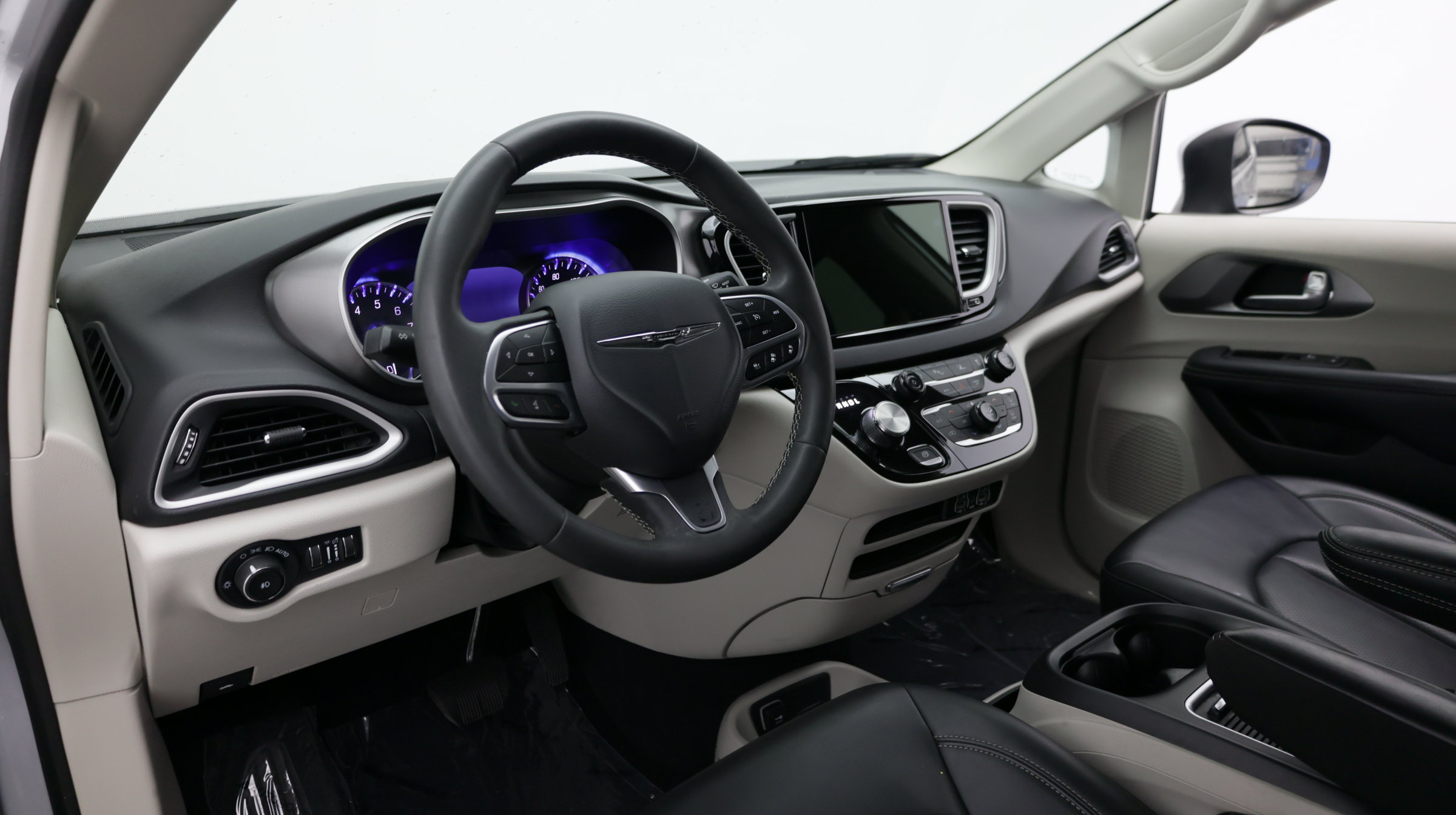 Used 2023 Chrysler Pacifica Touring-L FWD image 12