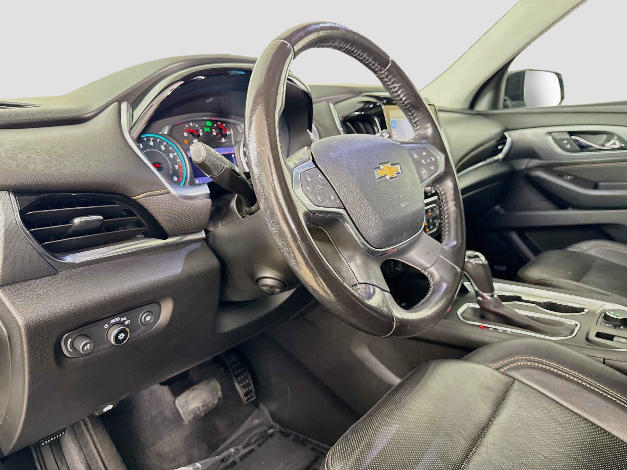 Used 2020 Chevrolet Traverse Premier w/ Redline Edition FWD image 11