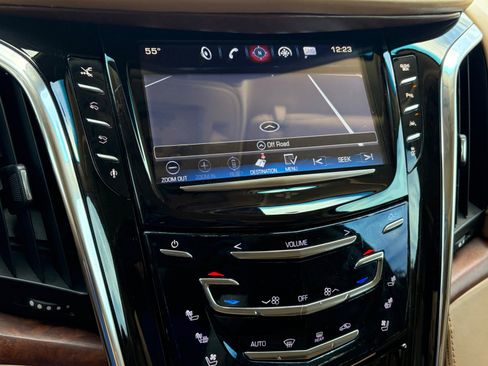 Used 2016 Cadillac Escalade Platinum image 24