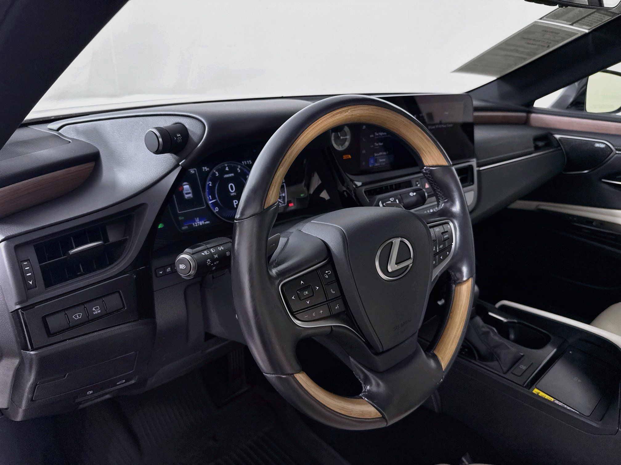Certified 2025 Lexus ES 350 Ultra Luxury w/ Accessory Package (Z2) FWD image 9