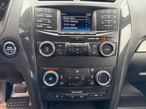 Used 2019 Ford Explorer XLT AWD/4WD image 26