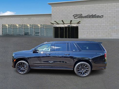 Used 2024 Cadillac Escalade ESV Sport Platinum w/ LPO, ONYX Package AWD/4WD image 7