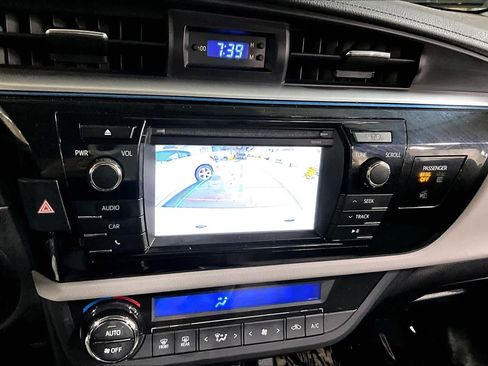 Used 2015 Toyota Corolla LE FWD image 27