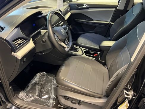 Certified 2023 Volkswagen Taos SE w/ Panoramic Sunroof Package FWD image 6