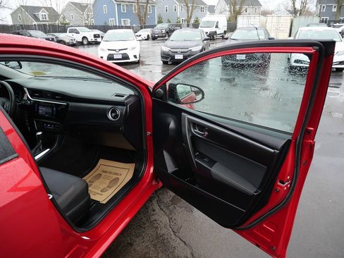 Used 2018 Toyota Corolla LE w/ Carpet Mat Package (TMS) image 18