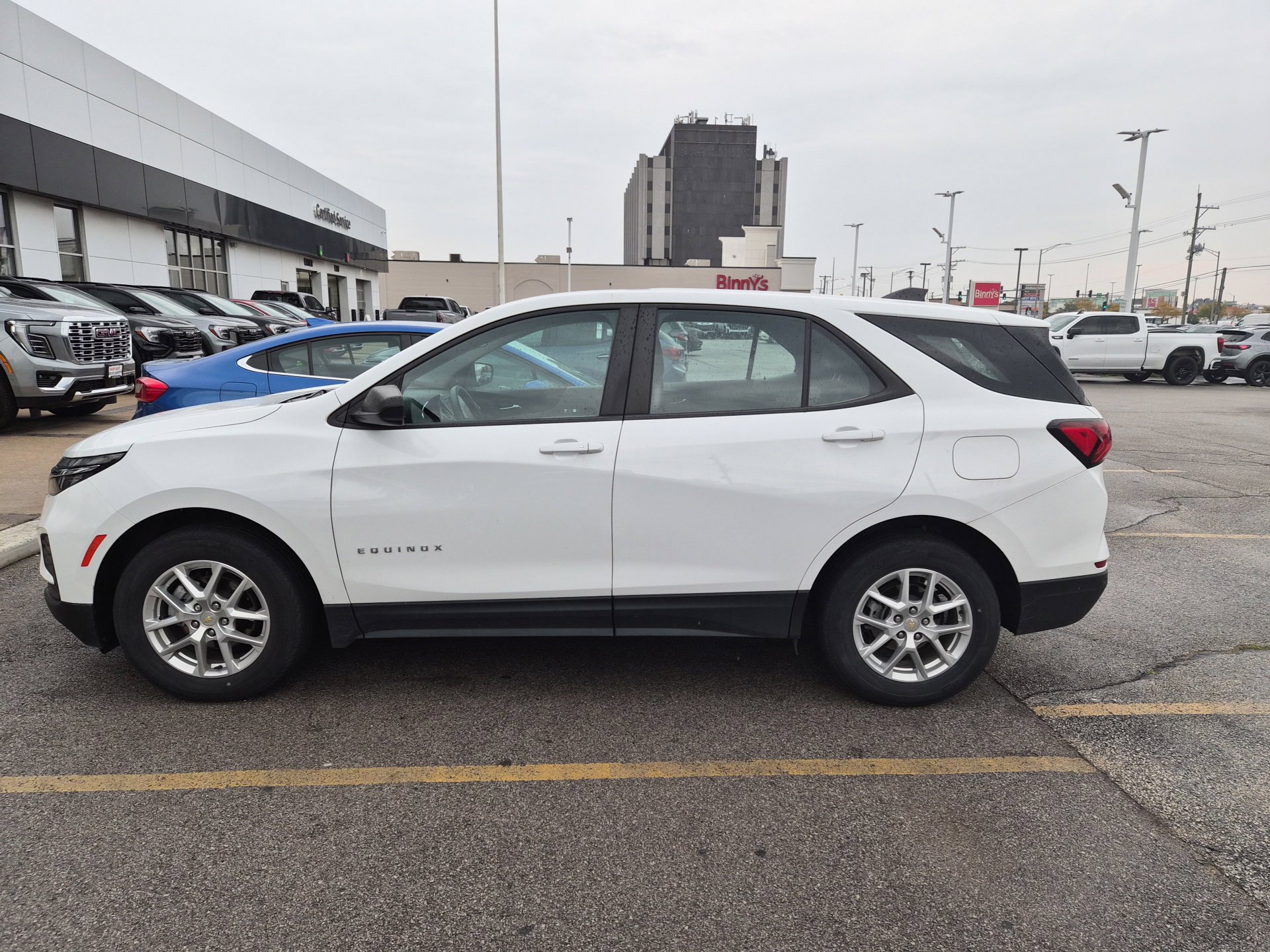 Used 2022 Chevrolet Equinox LS FWD image 6