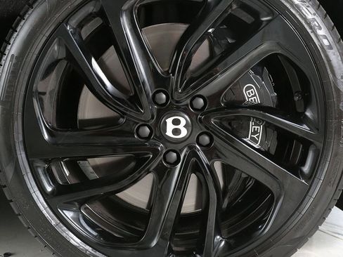 Certified 2025 Bentley Flying Spur Plug-In Hybrid image 6