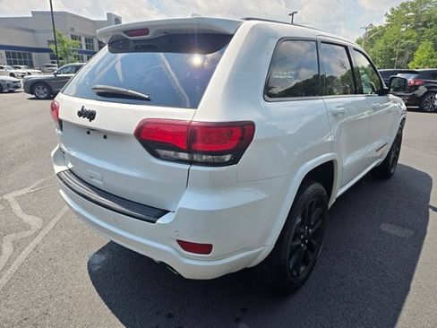 Used 2018 Jeep Grand Cherokee Altitude AWD/4WD image 5