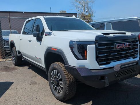 Used 2025 GMC Sierra 2500 AT4 w/ AT4 Premium Plus Package AWD/4WD image 2